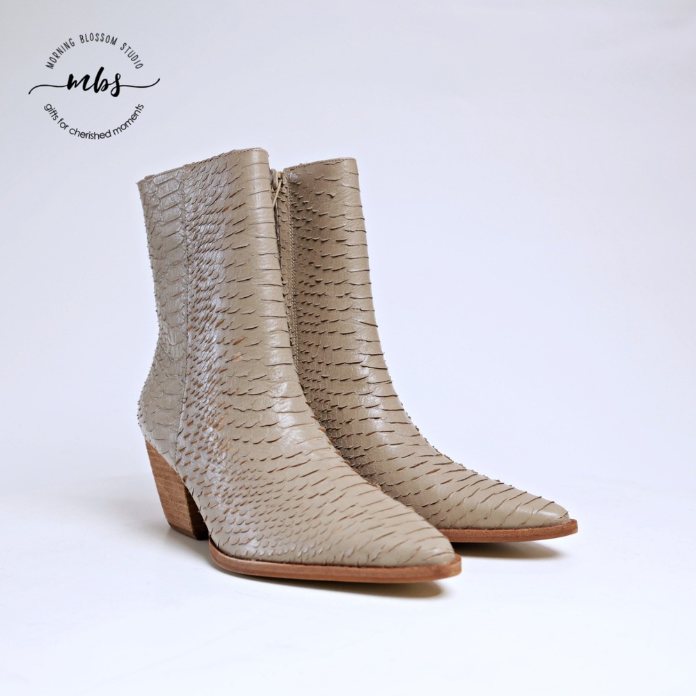 NIB Matisse Caty Leather Block Heel Snake Booties Ivory Women 8.5 - Picture 9 of 16